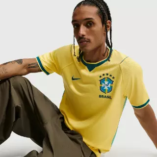 Brazilië 2026 Stadium Thuis Nike Dri-FIT replica voetbalshirt voor heren - Geel
