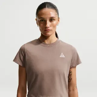 Nike ACG Dri-FIT top met korte mouwen voor dames - Bruin