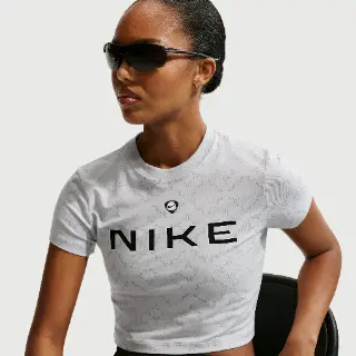 Nike Chill Knit aansluitend kort T-shirt voor dames - Grijs