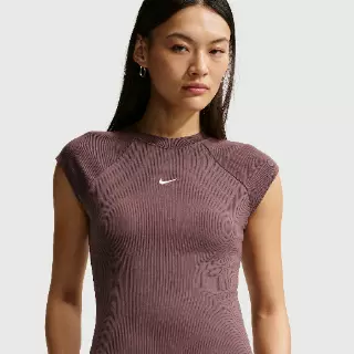 Nike Chill Knit strakke, geribde top met korte mouwen voor dames - Paars