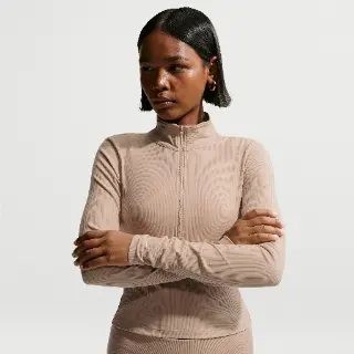 Nike Chill Knit strakke, geribde top met korte rits en lange mouwen voor dames - Bruin