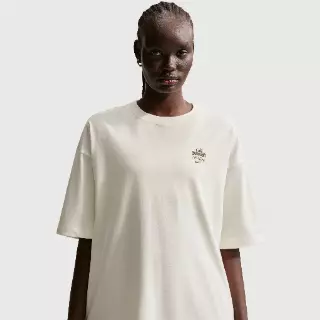 Nike Classic oversized T-shirt met korte mouwen voor dames - Wit