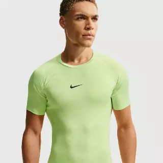 Nike Pro Dri-FIT strakke fitnesstop met korte mouwen voor heren - Groen