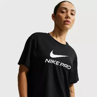 Nike Pro ruimvallend T-shirt voor dames - Zwart