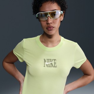 Nike Sportswear aansluitend T-shirt met korte mouwen en graphic voor dames - Groen