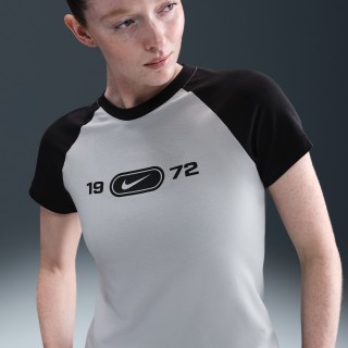 Nike Sportswear Chill Knit aansluitend T-shirt met graphic voor dames - Grijs