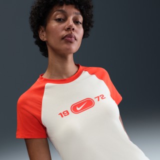 Nike Sportswear Chill Knit aansluitend T-shirt met graphic voor dames - Wit