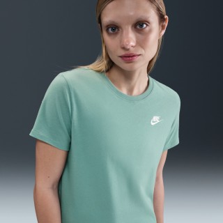 Nike Sportswear Club Essentials T-shirt voor dames - Groen
