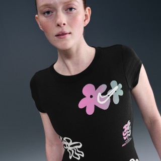 Nike Sportswear T-shirt met korte mouwen en graphic voor dames - Zwart