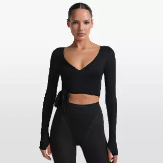 NikeSKIMS Stretch Knit wikkeltop met lange mouwen voor dames - Zwart