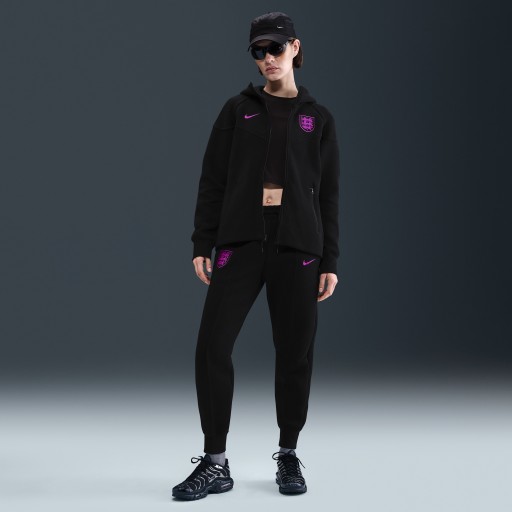 Engeland Tech Nike voetbaljoggingbroek van fleece met halfhoge taille voor dames - Zwart