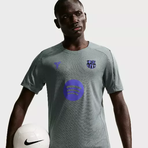 FC Barcelona Strike Uit Kobe Dri-FIT voetbalshirt met korte mouwen voor heren - Grijs