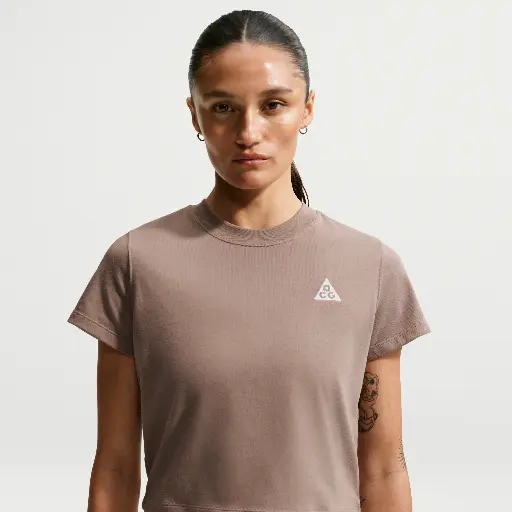 Nike ACG Dri-FIT top met korte mouwen voor dames - Bruin