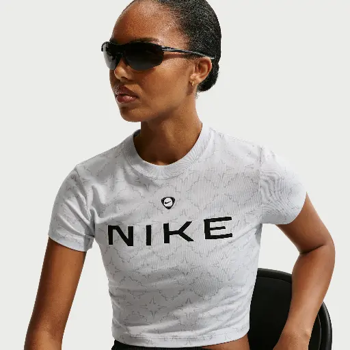 Nike Chill Knit aansluitend kort T-shirt voor dames - Grijs