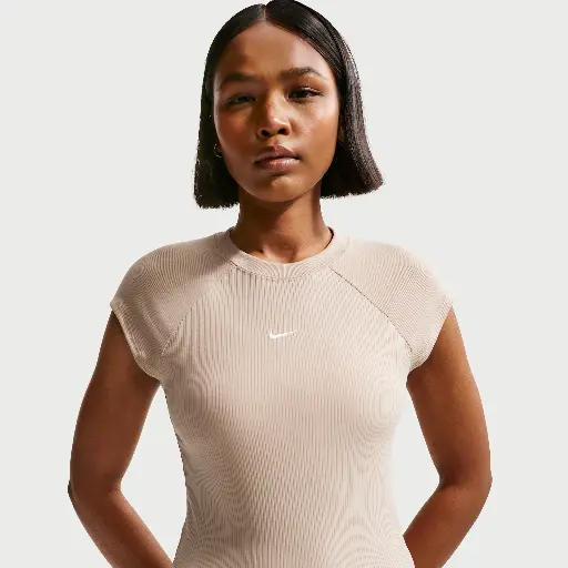 Nike Chill Knit strakke, geribde top met korte mouwen voor dames - Bruin
