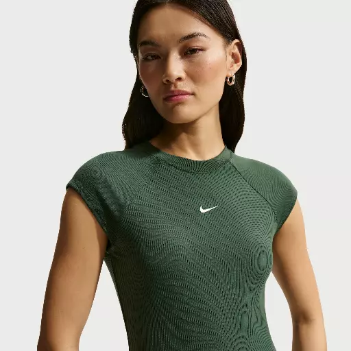 Nike Chill Knit strakke, geribde top met korte mouwen voor dames - Groen