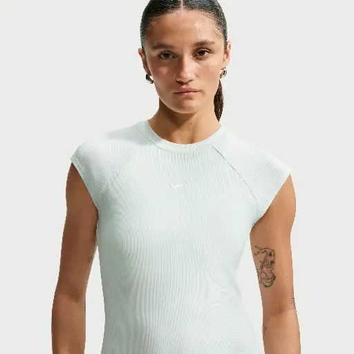 Nike Chill Knit strakke, geribde top met korte mouwen voor dames - Groen