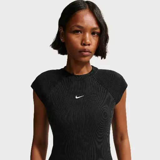 Nike Chill Knit strakke, geribde top met korte mouwen voor dames - Zwart