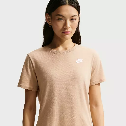 Nike Club Essentials T-shirt voor dames - Bruin