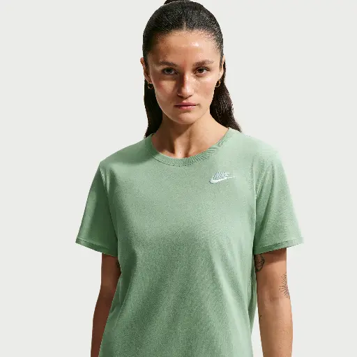 Nike Club Essentials T-shirt voor dames - Groen