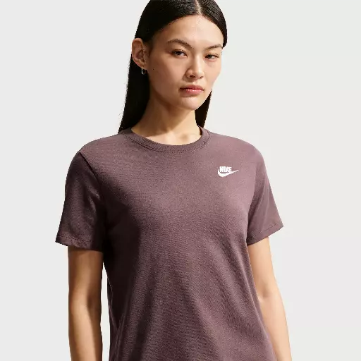 Nike Club Essentials T-shirt voor dames - Paars