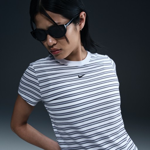 Nike Sportswear Chill Knit aansluitend gestreept T-shirt voor dames - Wit