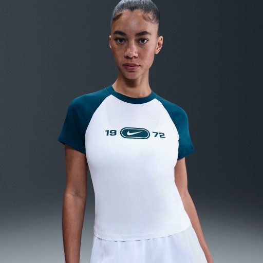 Nike Sportswear Chill Knit aansluitend T-shirt met graphic voor dames - Wit