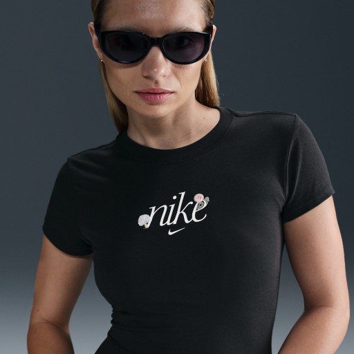 Nike Sportswear Chill Knit aansluitend T-shirt met graphic voor dames - Zwart