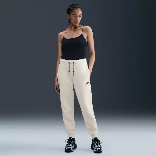 Nike Tech Fleece joggingbroek met halfhoge taille voor dames - Wit