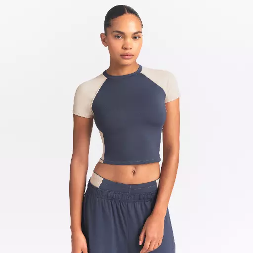 NikeSKIMS Matte Shine Mix croptop met korte mouwen voor dames - Blauw