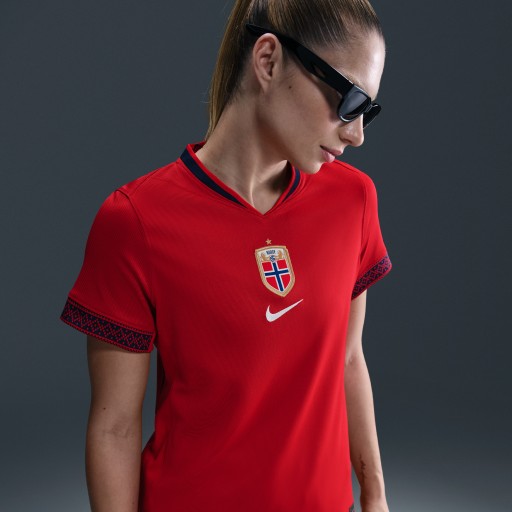 Noorwegen 2025 Stadium Thuis (vrouwenelftal) Nike Dri-FIT replicavoetbalshirt voor dames - Rood