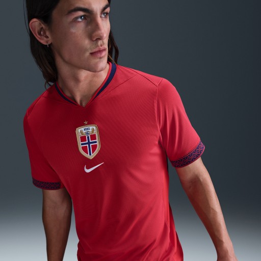 Noorwegen 2025 Stadium Thuis (vrouwenelftal) Nike Dri-FIT replicavoetbalshirt voor heren - Rood